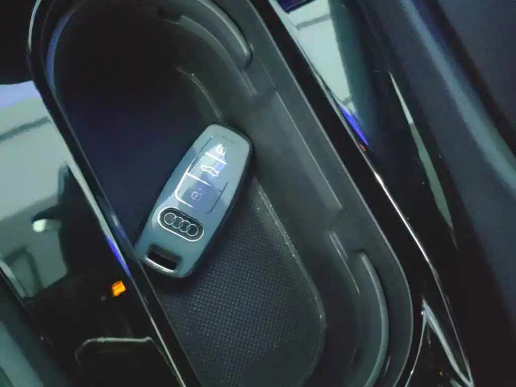 Audi Q4 e-tron — миниатюра 9