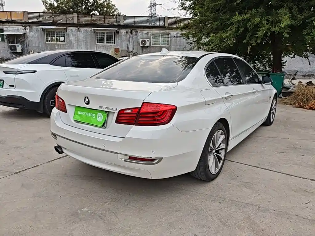 BMW 5 Series — миниатюра 7