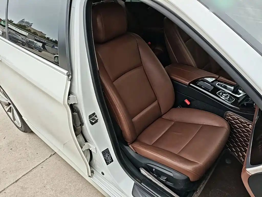 BMW 5 Series — миниатюра 25