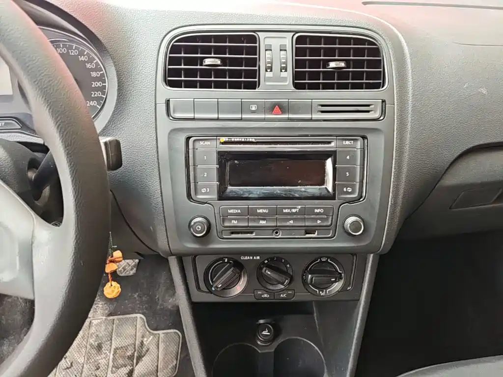 Volkswagen Polo — миниатюра 13