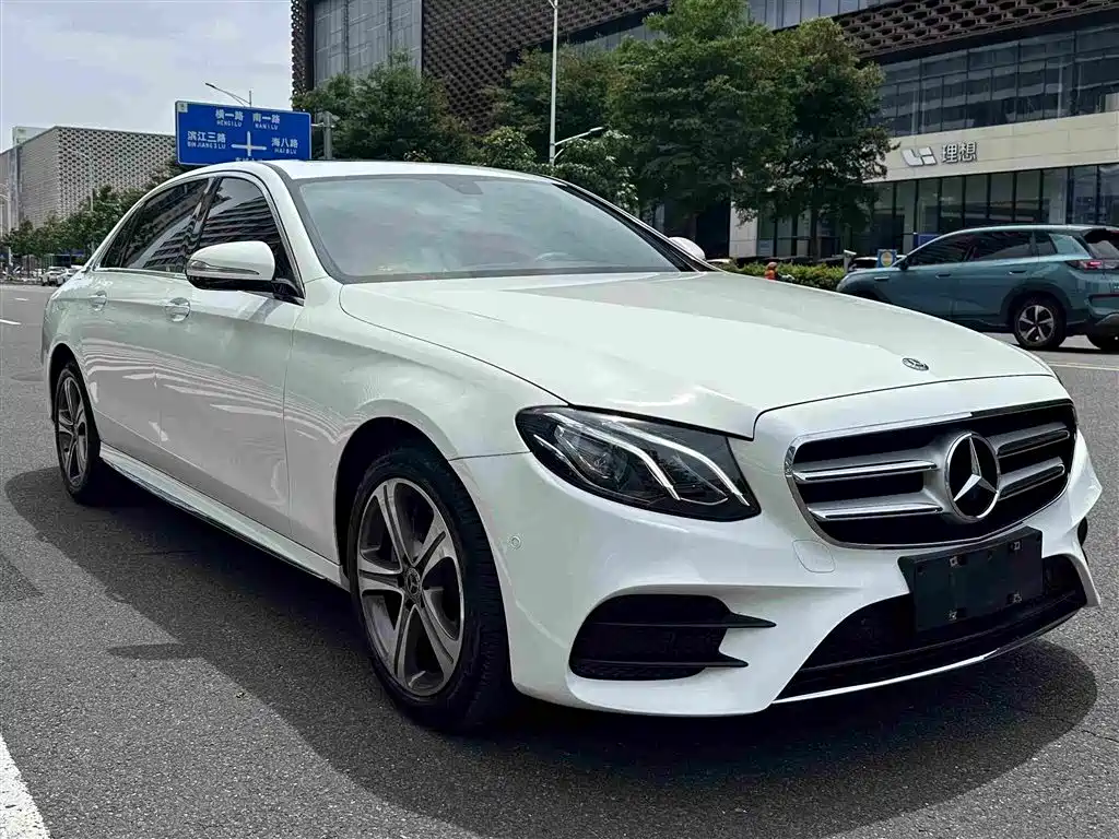 Mercedes-Benz E-Class — миниатюра 3