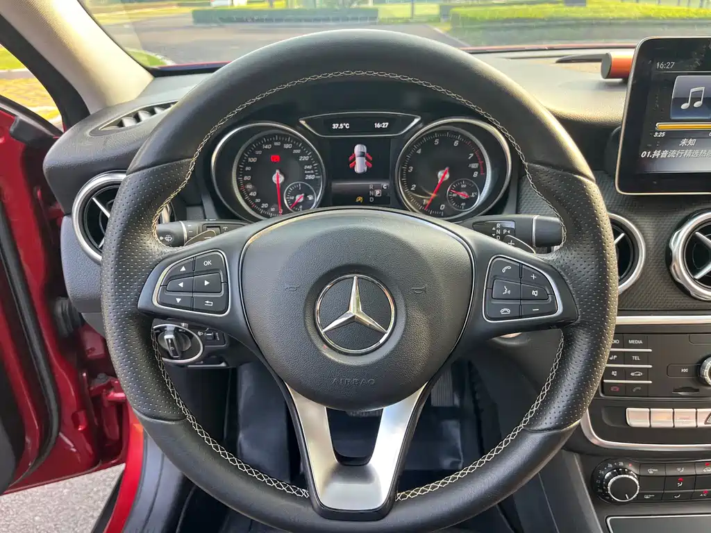 Mercedes-Benz GLA — миниатюра 13