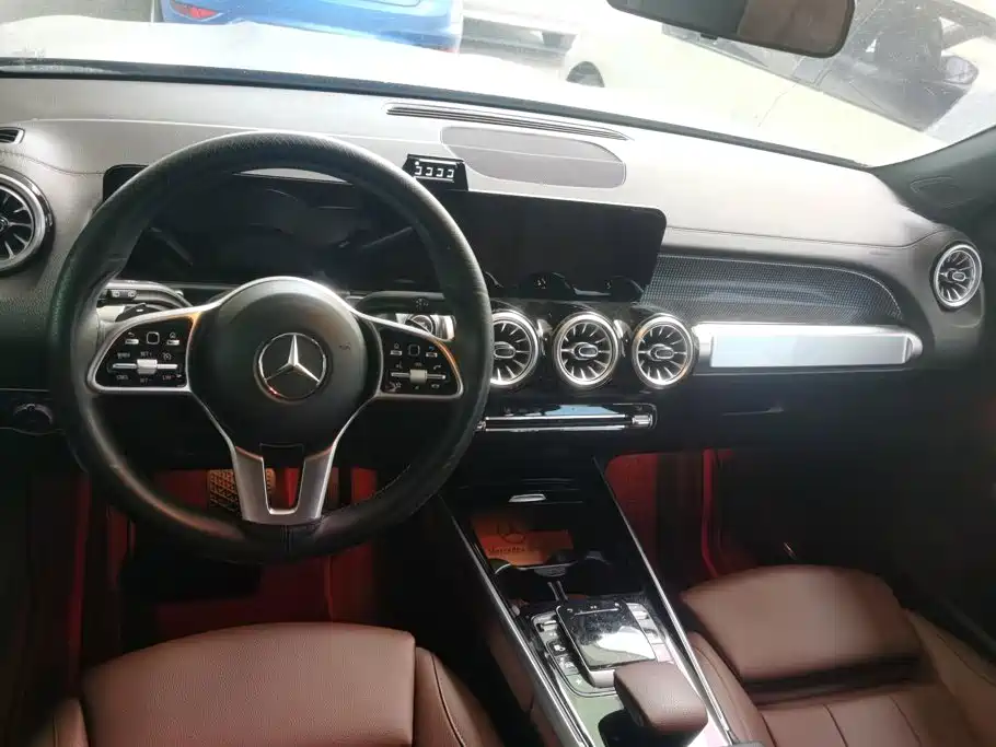 Mercedes-Benz GLB — миниатюра 12