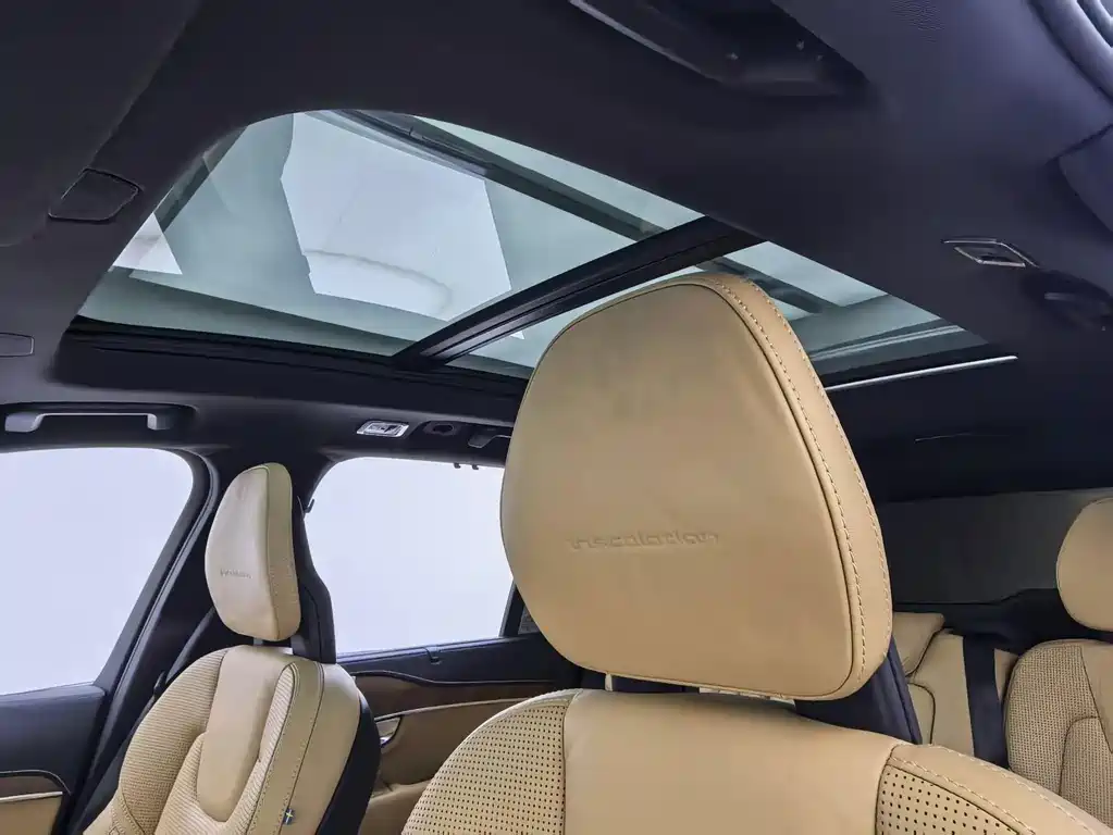 Volvo XC90 — миниатюра 22
