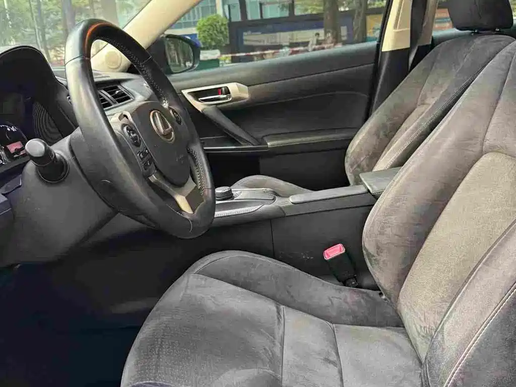 Lexus CT — миниатюра 9