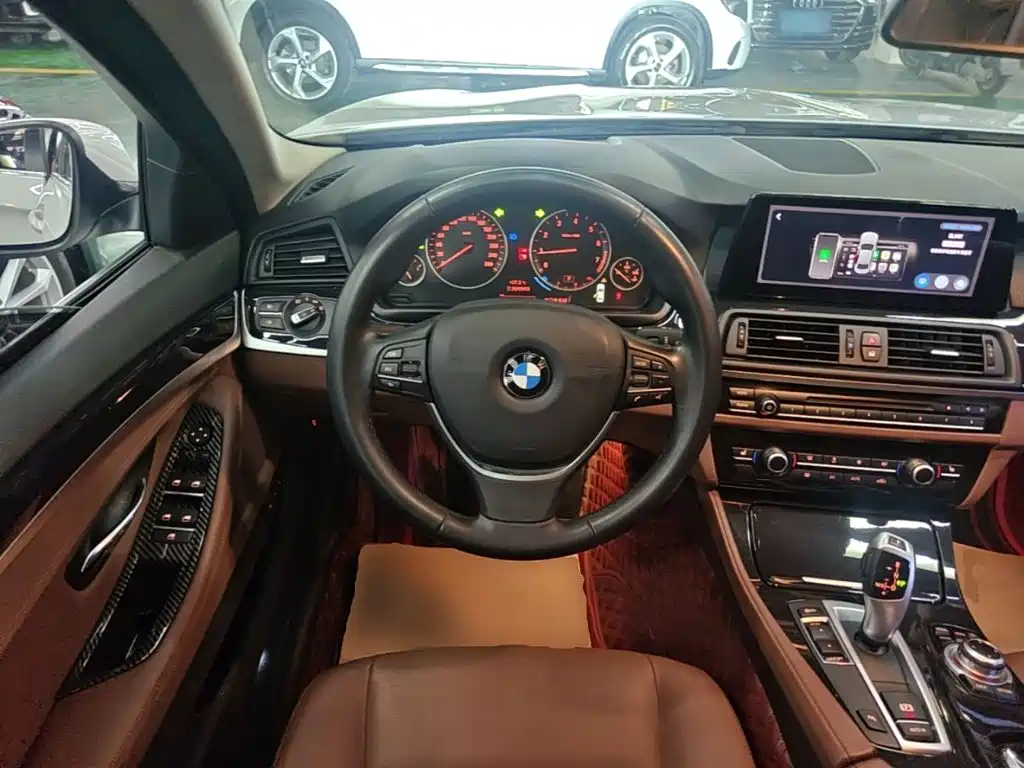 BMW 5 Series — миниатюра 11