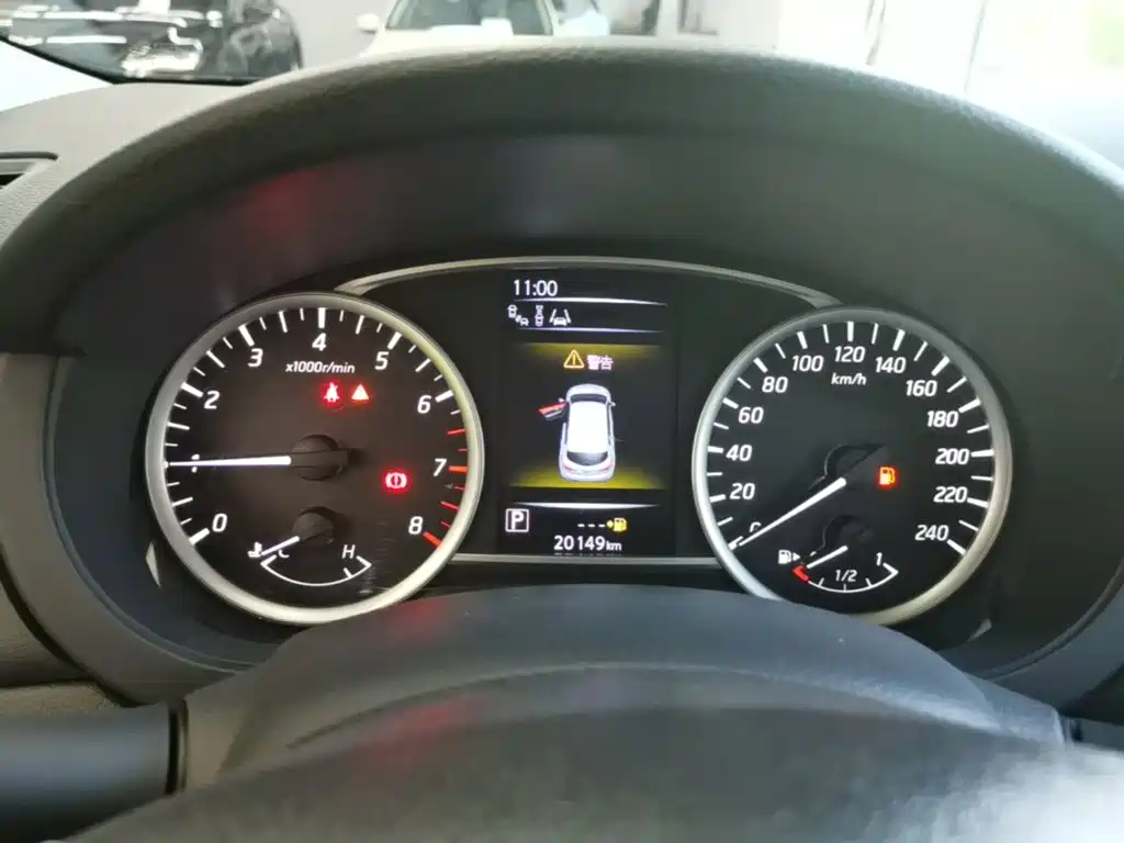 Nissan Tiida — миниатюра 12