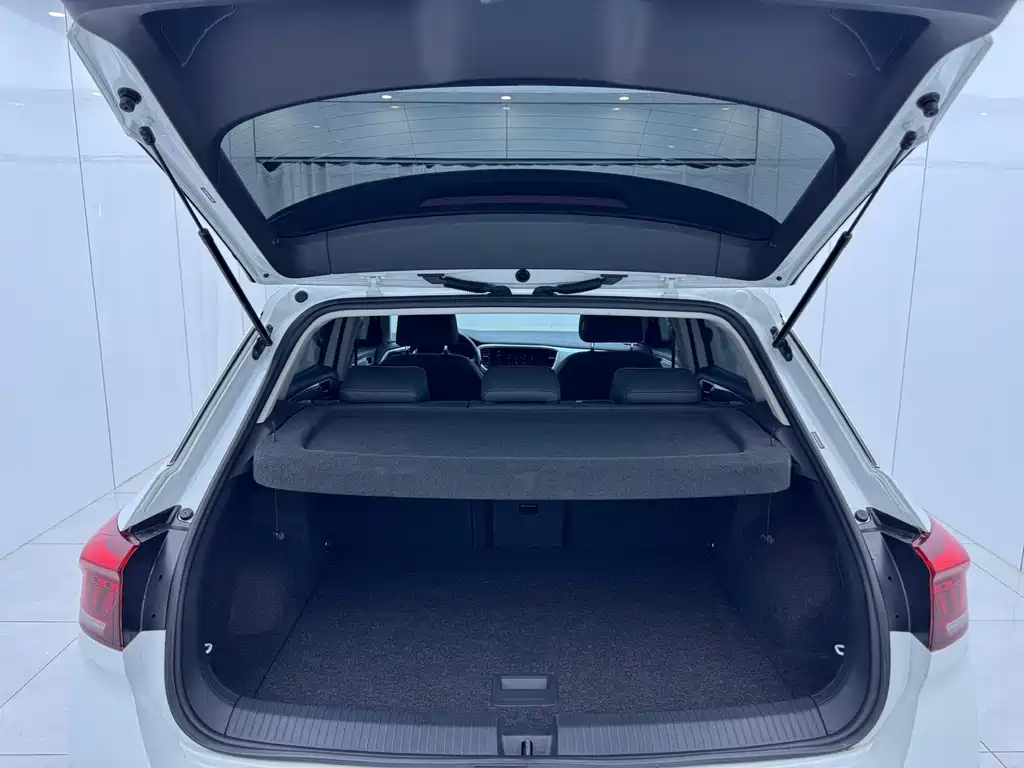 Volkswagen T-Roc — миниатюра 16