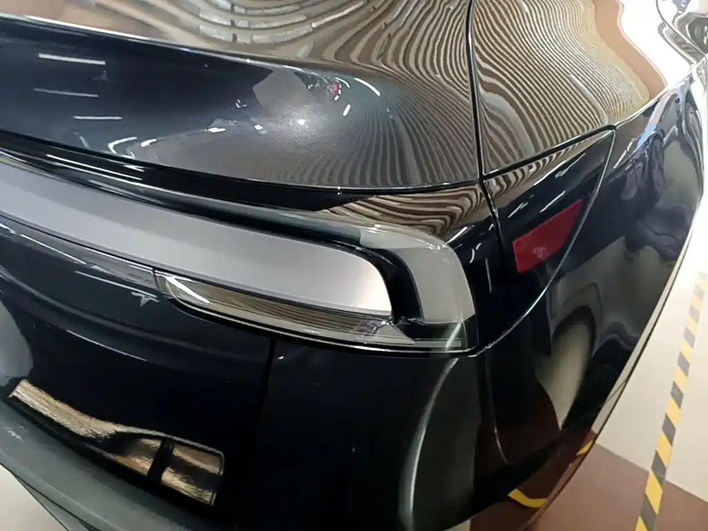 Tesla Model Y — миниатюра 8