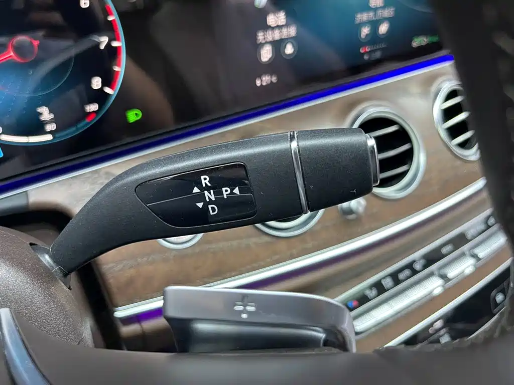 Mercedes-Benz E-Class — миниатюра 27
