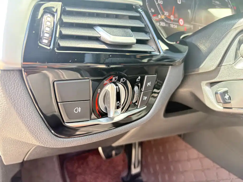 BMW 5 Series (Import) — миниатюра 8