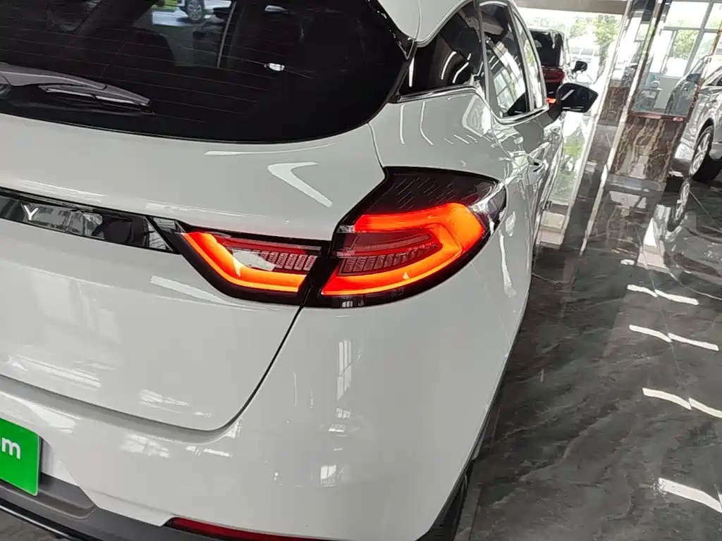 Geely Emgrand S — миниатюра 8
