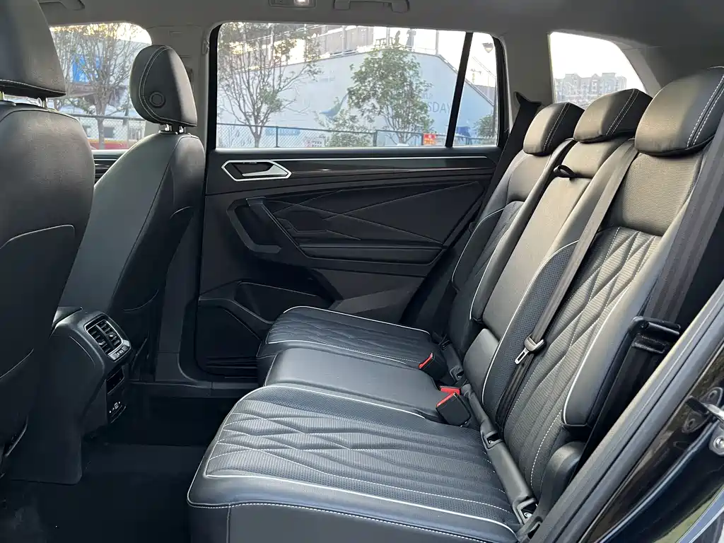 Volkswagen Tiguan L — миниатюра 11