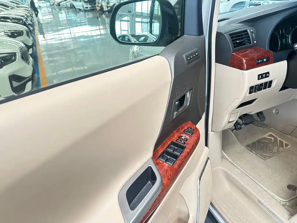 Toyota Alphard 2011 2.4L Luxury