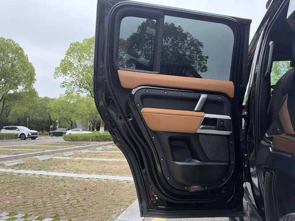 Land Rover Defender — миниатюра 12
