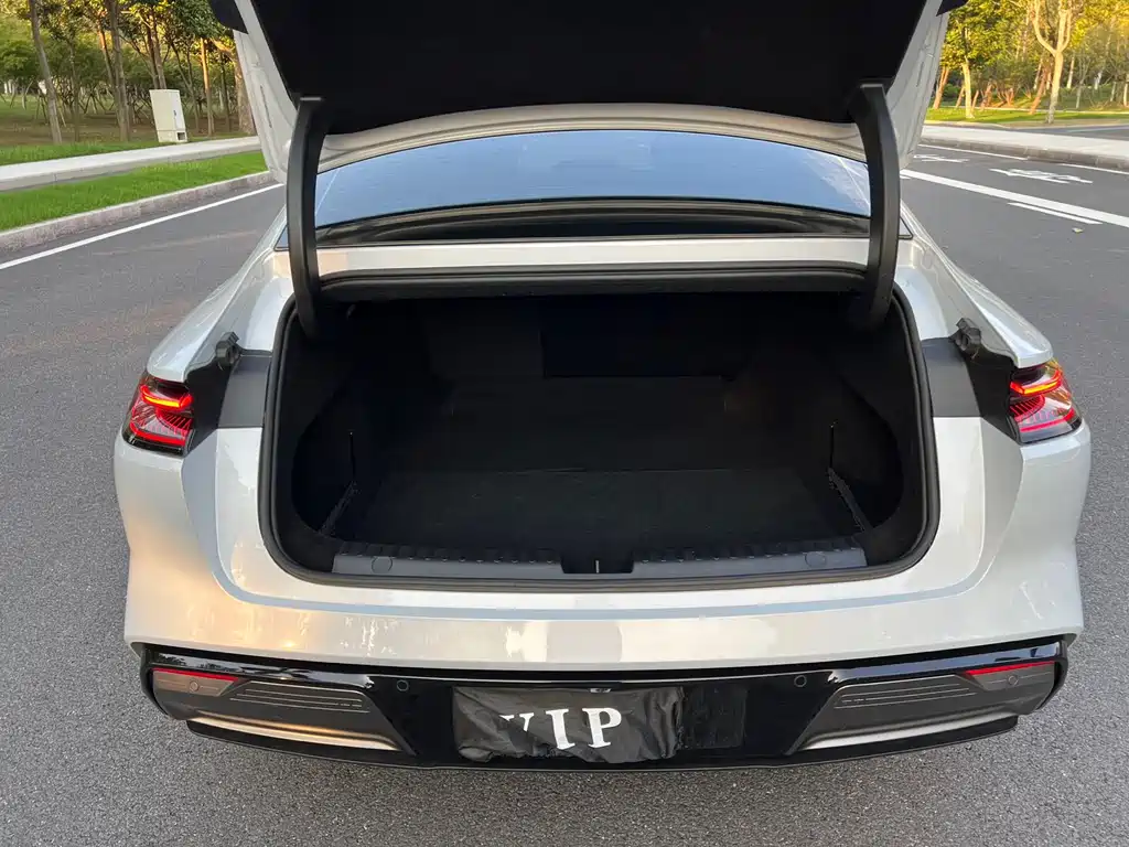 GEELY GALAXY GALAXY E8