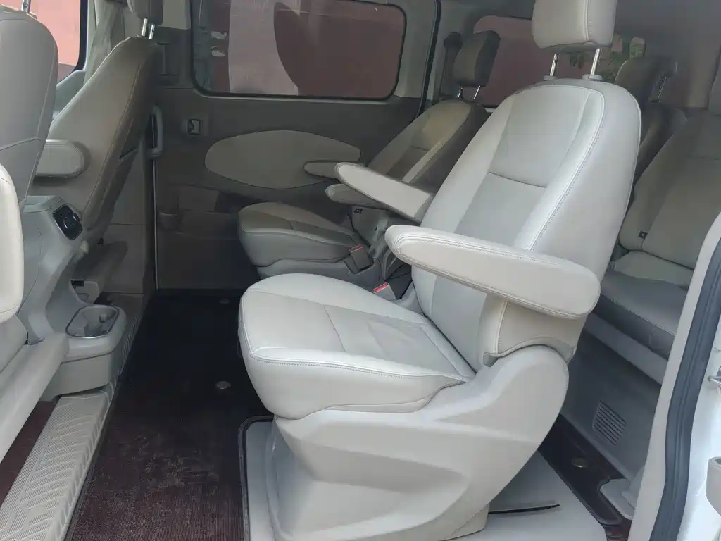 Ford Tourneo — миниатюра 19