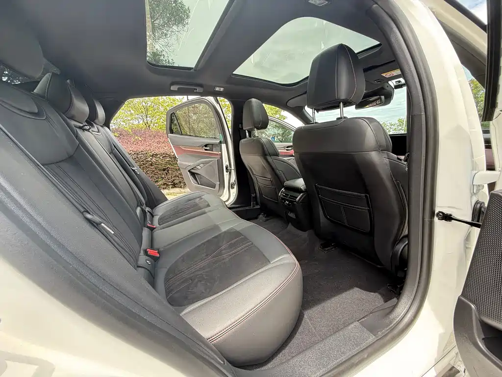 Ford Mondeo — миниатюра 10
