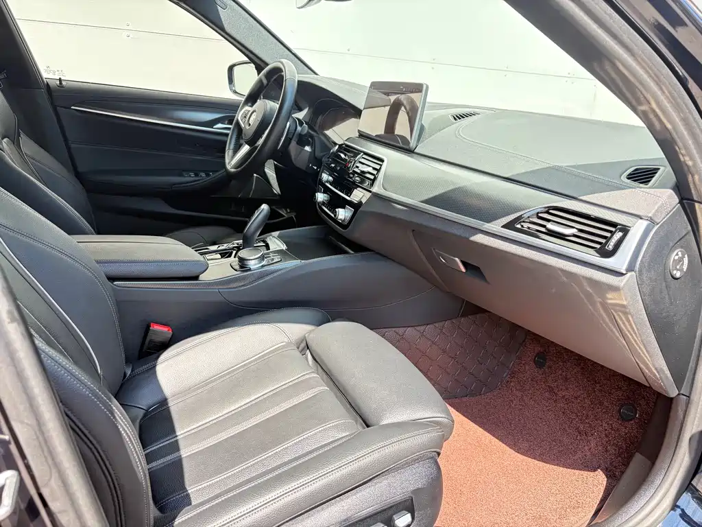 BMW 5 Series (Import) — миниатюра 26