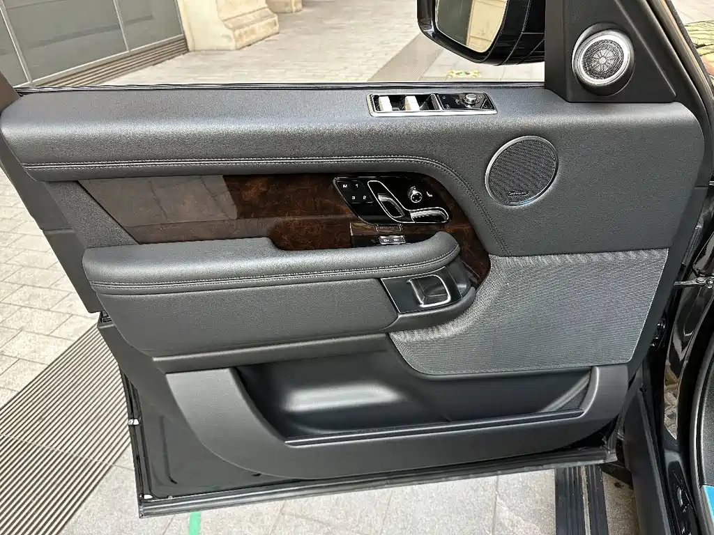Land Rover Range Rover — миниатюра 15