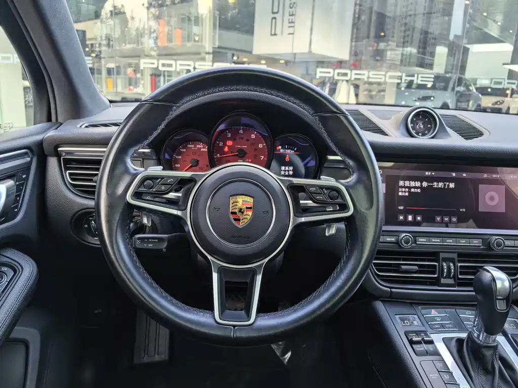 Porsche Macan — миниатюра 5