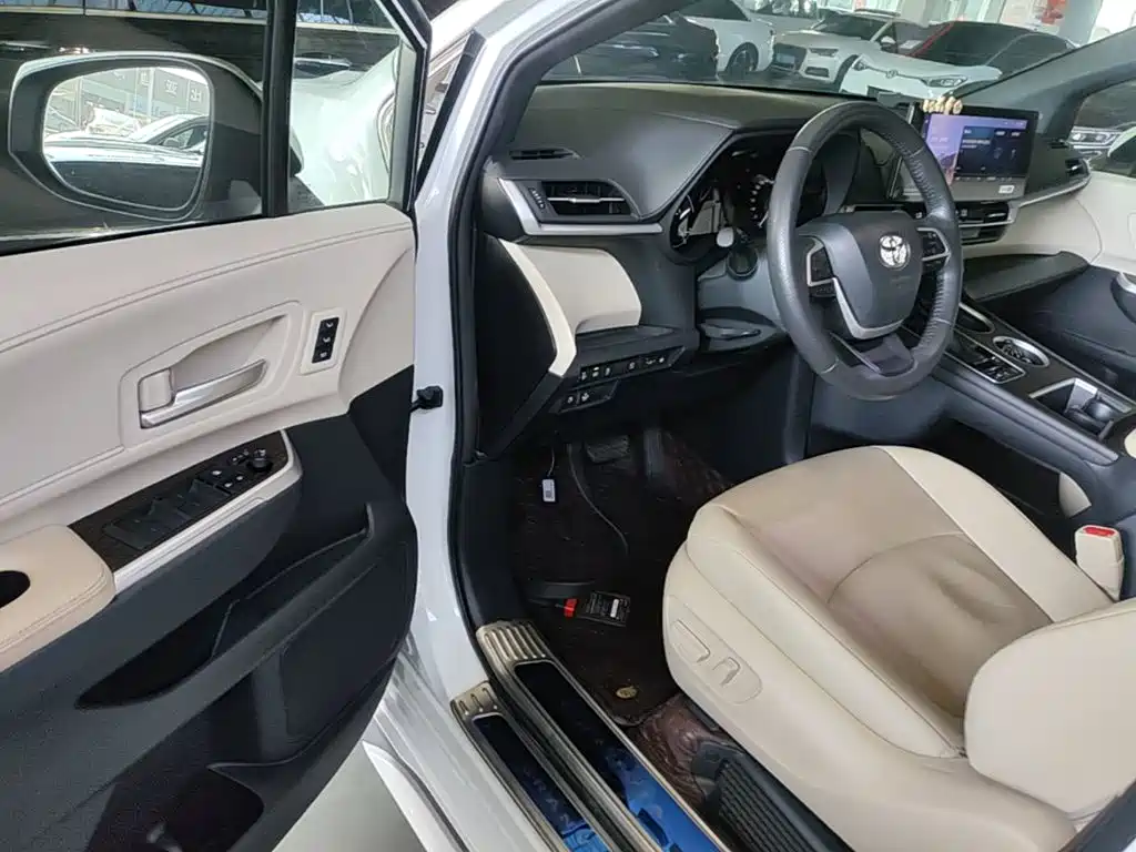 Toyota Granvia — миниатюра 16