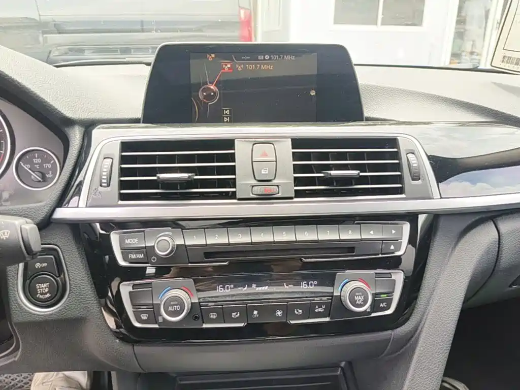 BMW 3 Series — миниатюра 13