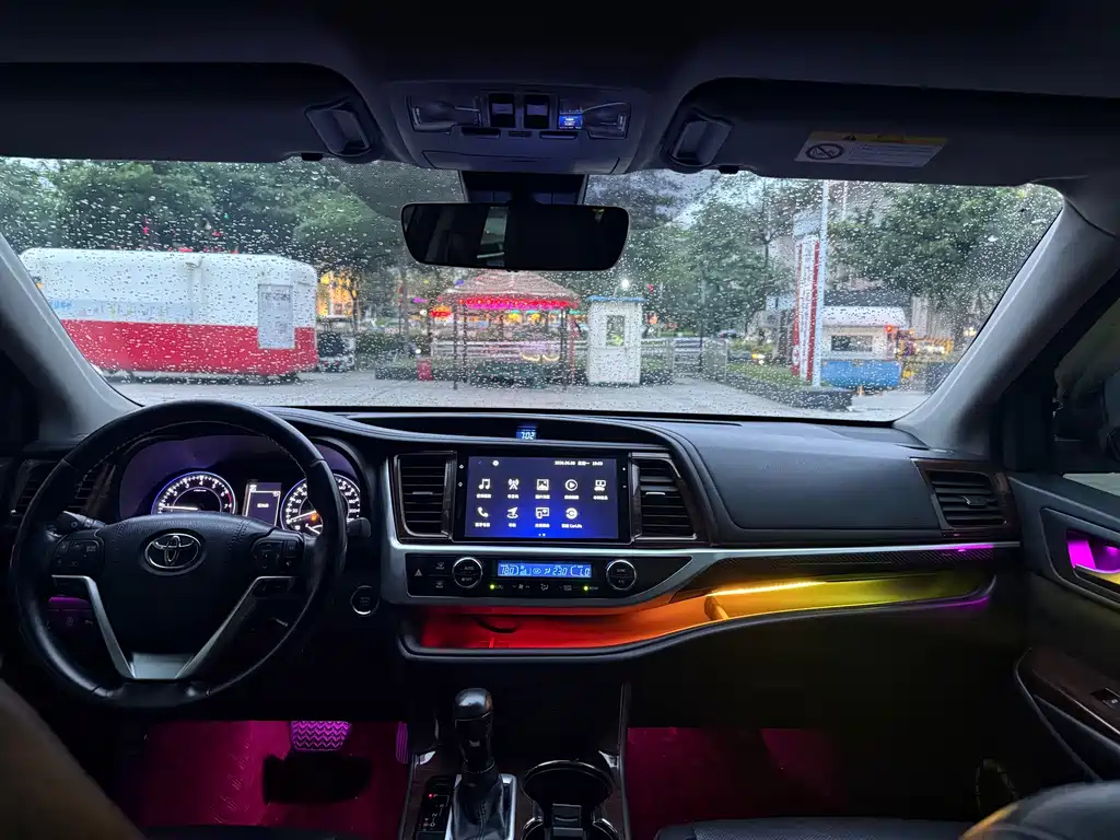 Toyota Highlander 2018 2.0T Luxury 7 мест V