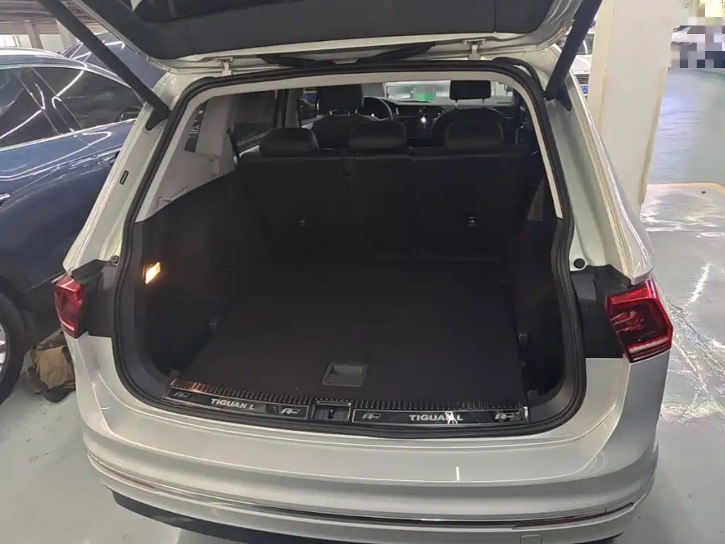 Volkswagen Tiguan L PHEV — миниатюра 15