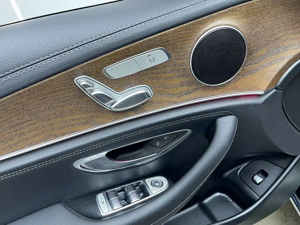 Mercedes-Benz E-Class — миниатюра 12