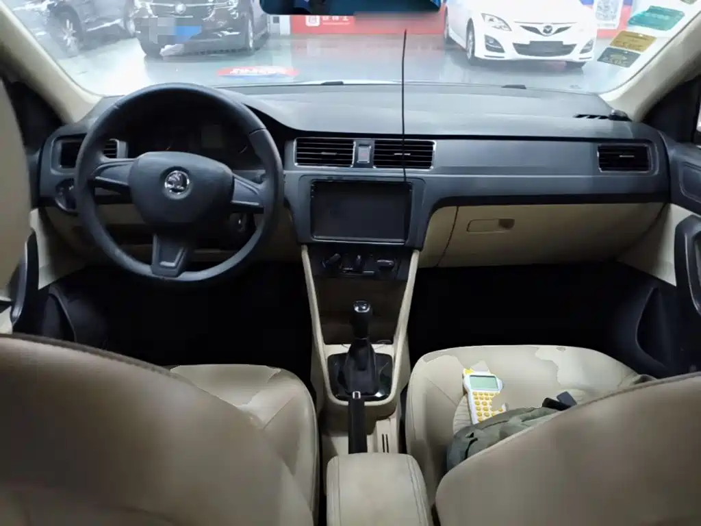 Skoda Rapid — миниатюра 10