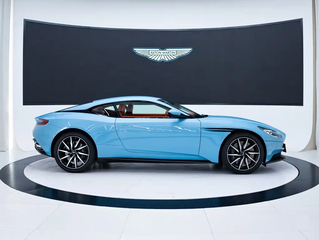 Aston Martin DB11 — миниатюра 6