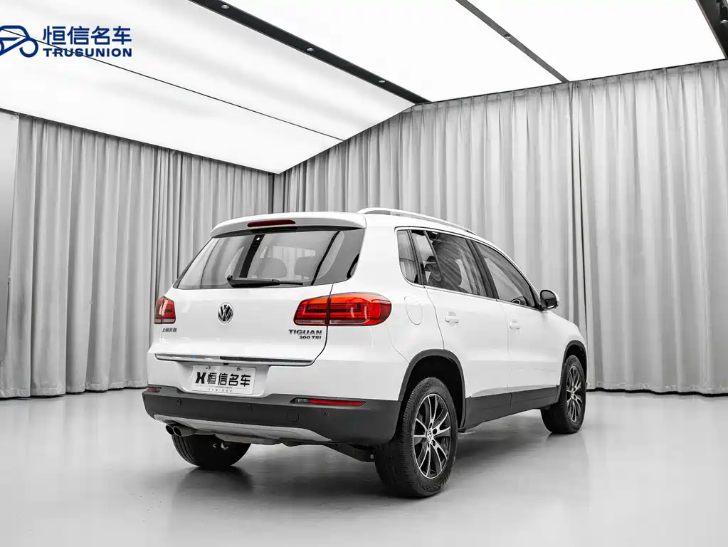 Volkswagen Tiguan 2016 300TSI AT Luxury