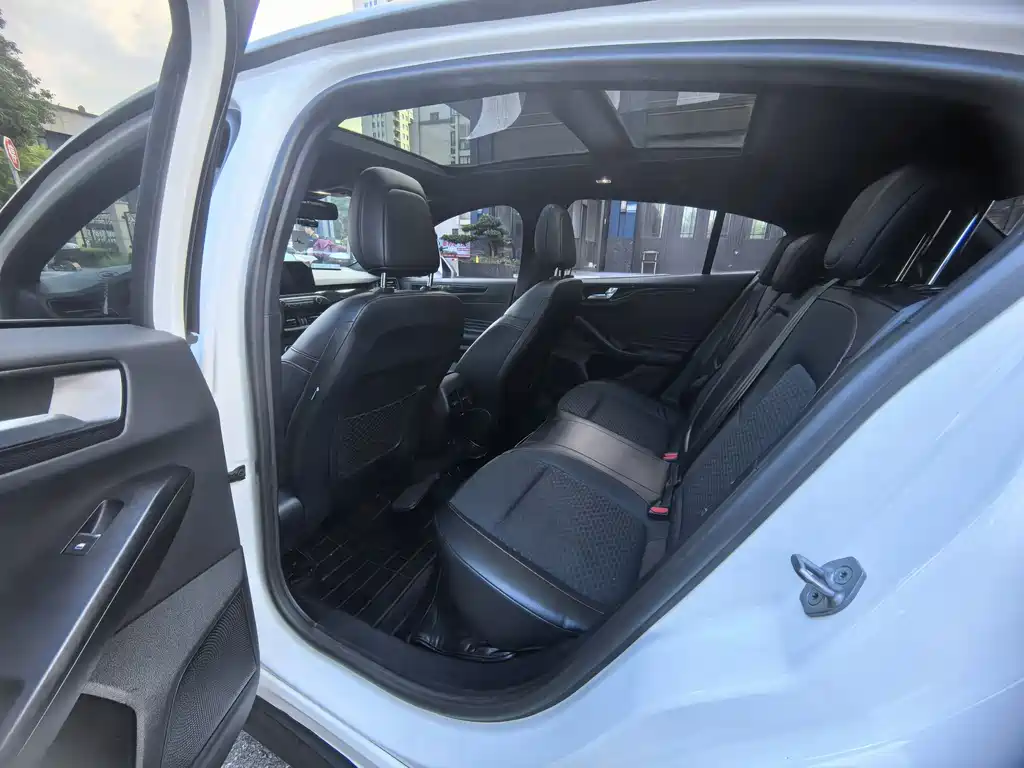 Ford Focus 2020 EcoBoost 180 AT ST Line