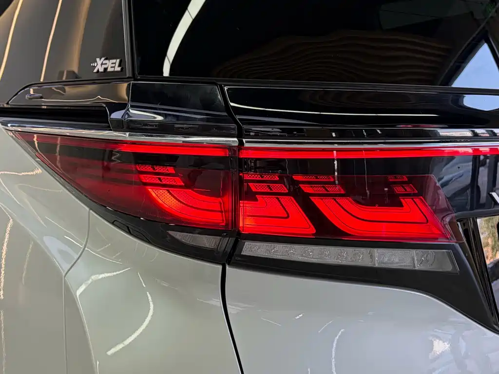 Toyota Vellfire — миниатюра 12