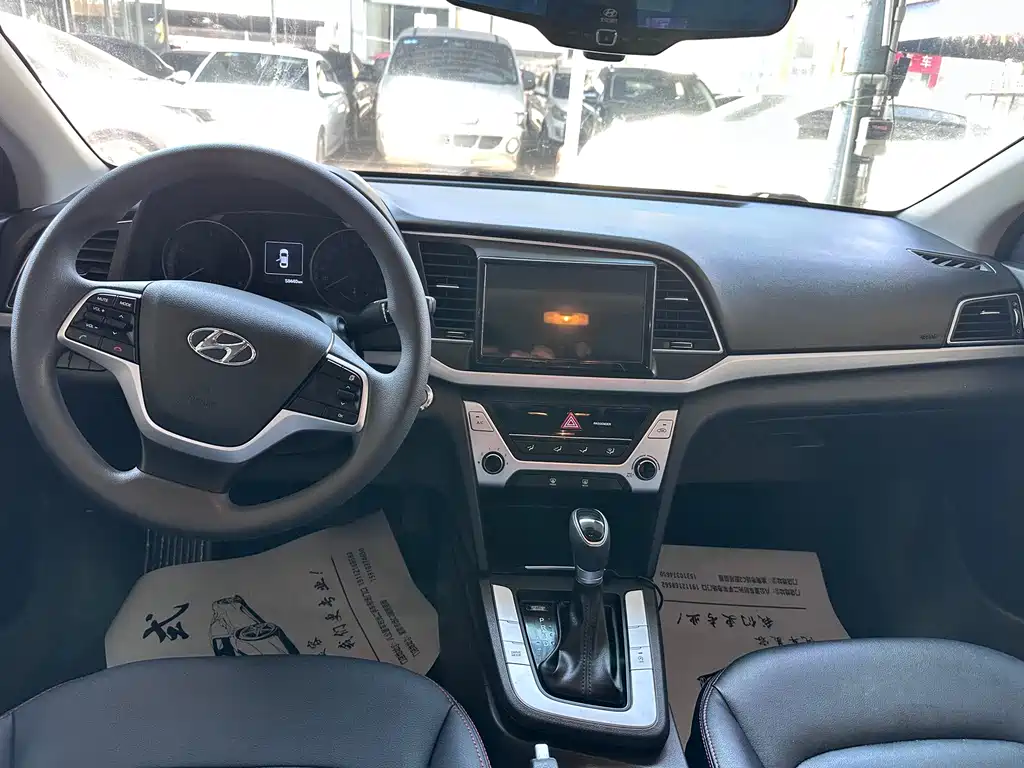 Hyundai Elantra — миниатюра 5