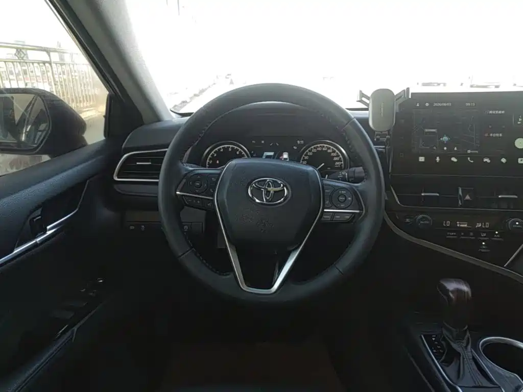 Toyota Camry — миниатюра 11