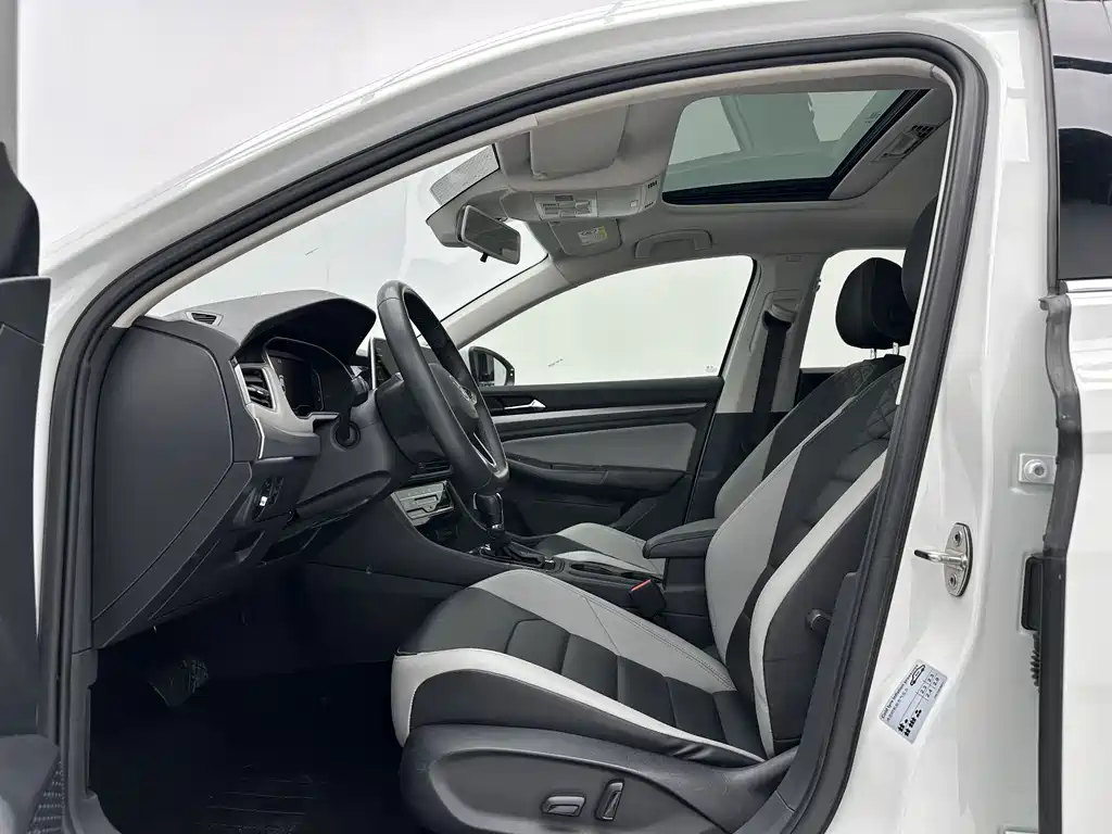 Volkswagen Bora 2023 280TSI DSG