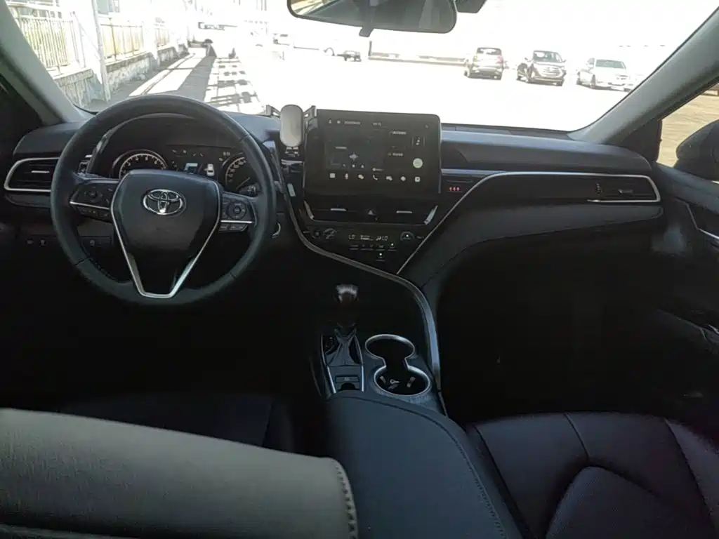 Toyota Camry — миниатюра 10