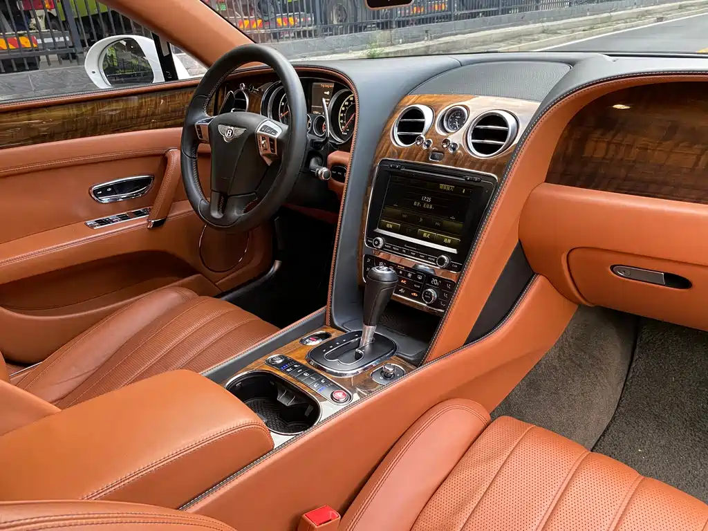 Bentley Flying Spur — миниатюра 18