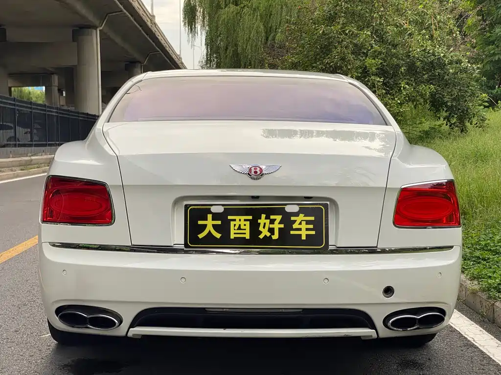 Bentley Flying Spur — миниатюра 26