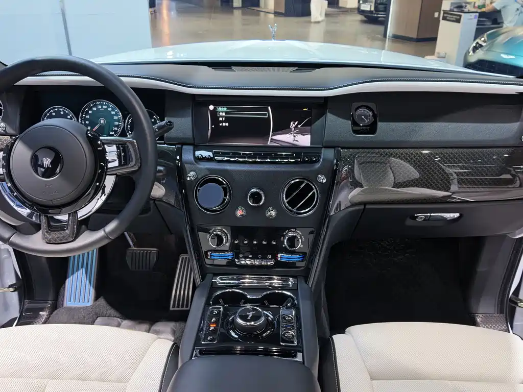 Rolls-Royce Cullinan — миниатюра 23