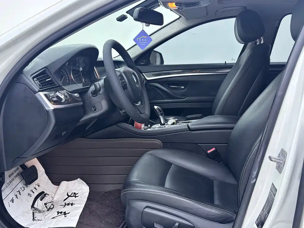 BMW 5 Series — миниатюра 7