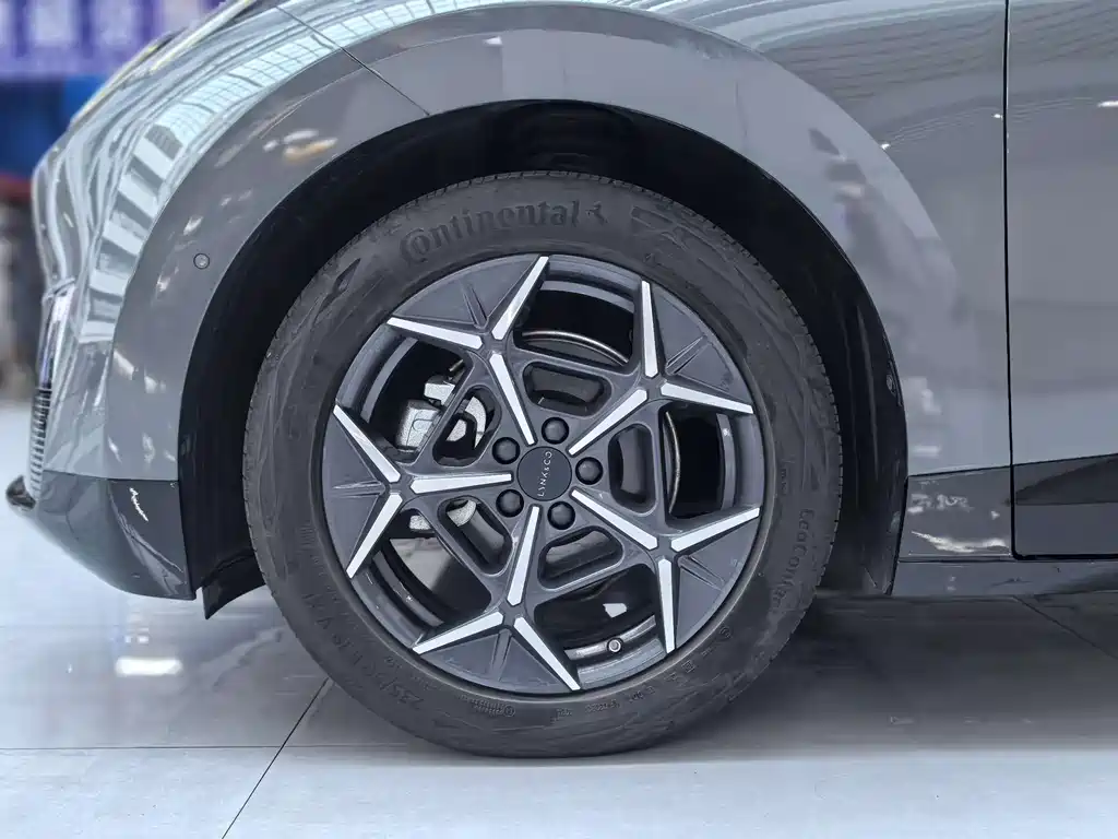 Lynk & Co 20 — миниатюра 10
