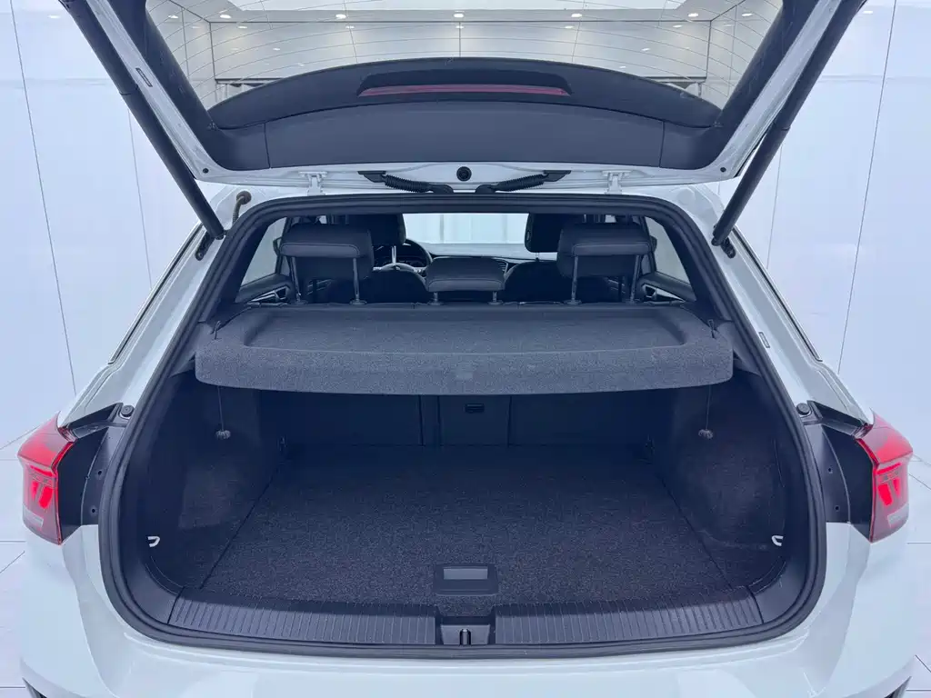 Volkswagen T-Roc — миниатюра 17