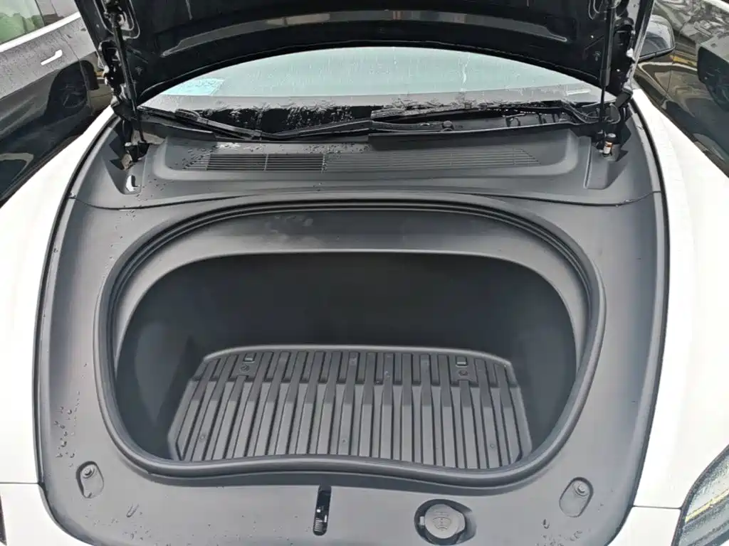 Tesla Model 3 — миниатюра 20