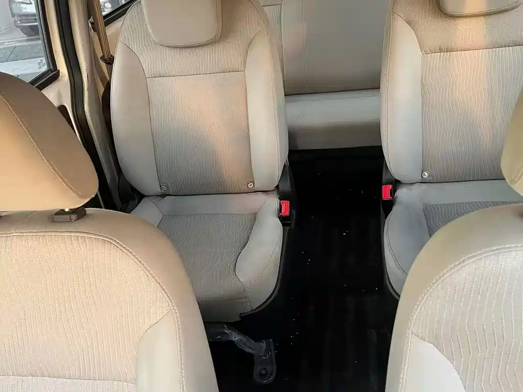 Wuling Hongguang V — миниатюра 6