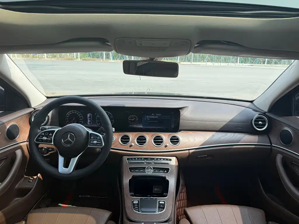 Mercedes-Benz E-Class — миниатюра 5