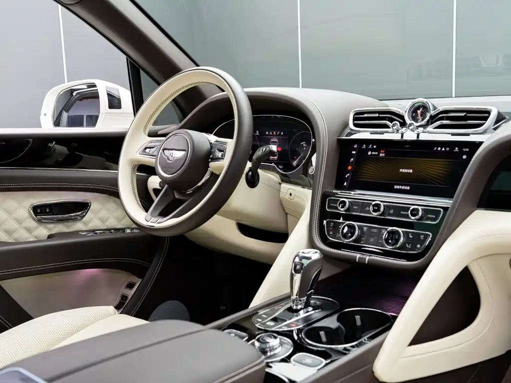 Bentley Bentayga PHEV — миниатюра 17