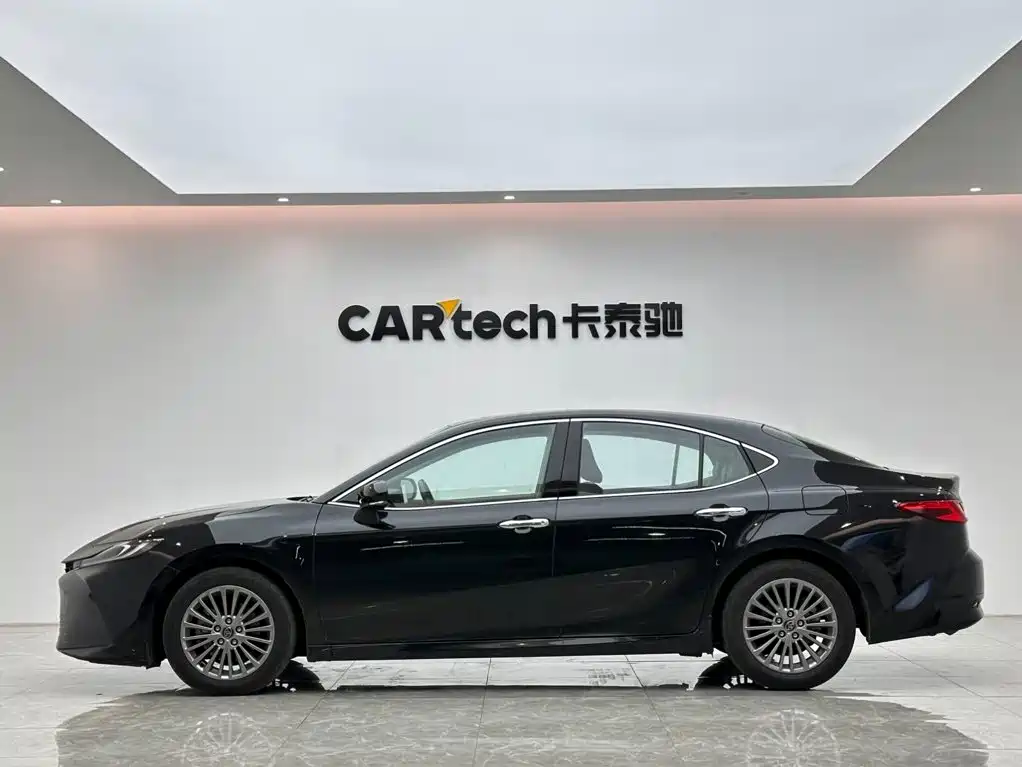 Toyota Camry — миниатюра 2